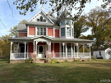 (private lake, pond, creek) Home For Sale in Fayetteville Illinois