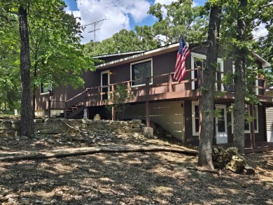 Pomme de Terre Lake Home For Sale in Hermitage Missouri