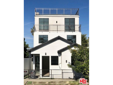Ultimate Venice Living: A Modern Farmhouse Compound Near Abbot - photo 2