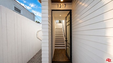 Ultimate Venice Living: A Modern Farmhouse Compound Near Abbot - photo 4