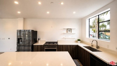 Ultimate Venice Living: A Modern Farmhouse Compound Near Abbot - photo 6