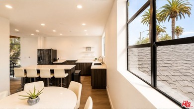 Ultimate Venice Living: A Modern Farmhouse Compound Near Abbot - photo 8
