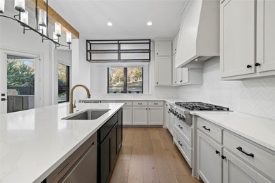 Exceptional Custom Lakeview Estate just moments from Bellwood - photo 11