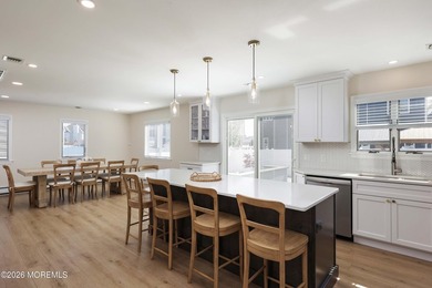 Completely renovated from top to bottom and perfectly positioned - photo 12