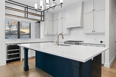 Exceptional Custom Lakeview Estate just moments from Bellwood - photo 15