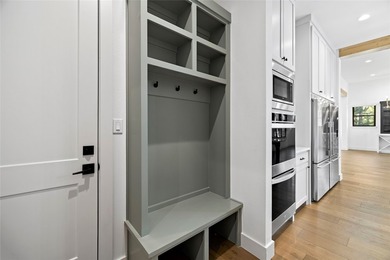 Exceptional Custom Lakeview Estate just moments from Bellwood - photo 19