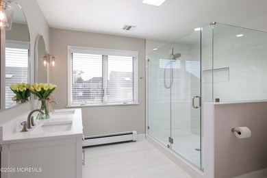 Completely renovated from top to bottom and perfectly positioned - photo 25