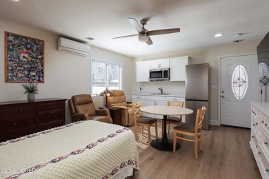 Completely renovated from top to bottom and perfectly positioned - photo 32