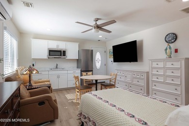 Completely renovated from top to bottom and perfectly positioned - photo 33