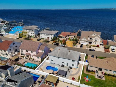 Completely renovated from top to bottom and perfectly positioned - photo 36