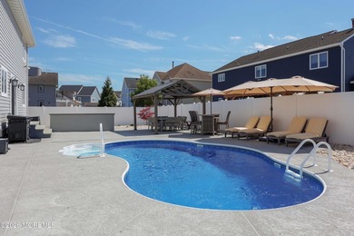 Completely renovated from top to bottom and perfectly positioned - photo 37