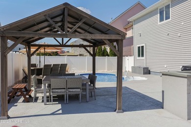 Completely renovated from top to bottom and perfectly positioned - photo 40