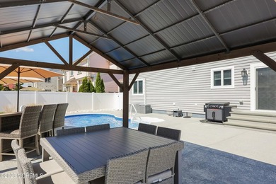 Completely renovated from top to bottom and perfectly positioned - photo 42