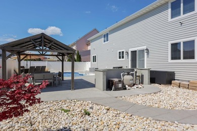 Completely renovated from top to bottom and perfectly positioned - photo 43
