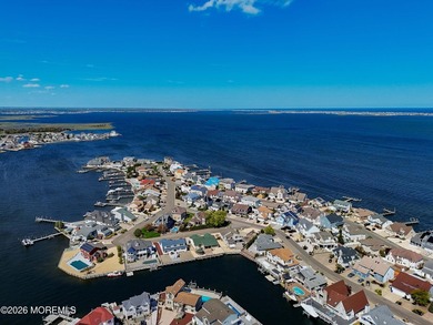 Completely renovated from top to bottom and perfectly positioned - photo 45