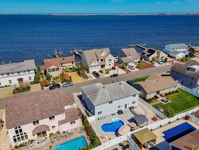 Completely renovated from top to bottom and perfectly positioned - photo 47