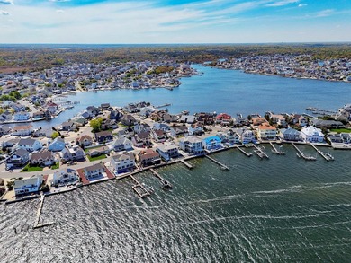 Completely renovated from top to bottom and perfectly positioned - photo 50