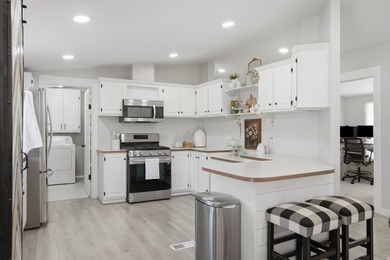 Welcome home to this well-maintained 4-bedroom, 2 full bathroom - photo 5