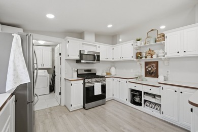 Welcome home to this well-maintained 4-bedroom, 2 full bathroom - photo 6