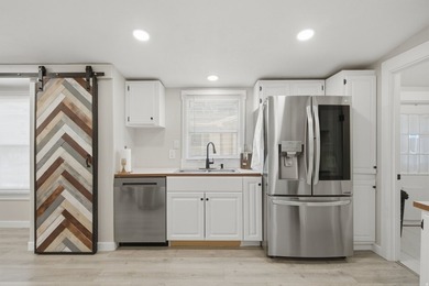 Welcome home to this well-maintained 4-bedroom, 2 full bathroom - photo 8