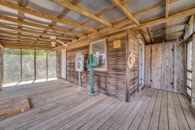 Quiet Country Getaway with Modern Amenities. Escape to this