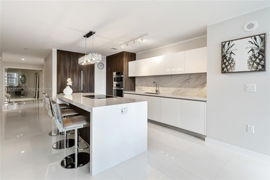 SE-Corner 3 bed PLUS DEN/ 4 bath Residence, 10 Ft ceilings