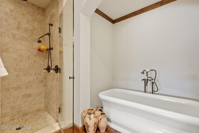 Spectacular Waterfront Condo, 5 bed 5.5 bath. Highly secured - photo 20