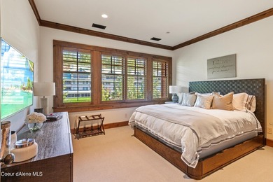 Spectacular Waterfront Condo, 5 bed 5.5 bath. Highly secured - photo 24