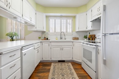 Nestled in a quiet, peaceful neighborhood, this inviting home - photo 5