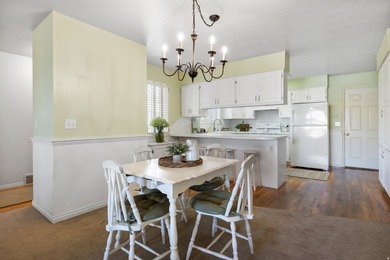 Nestled in a quiet, peaceful neighborhood, this inviting home - photo 6