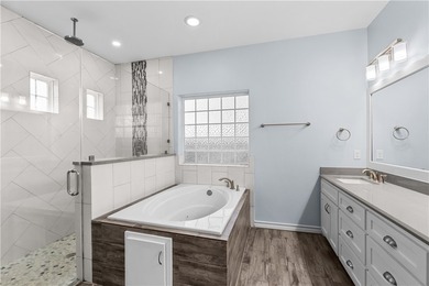You are looking at a Stunner! This custom home with 4 beds and 2 - photo 10