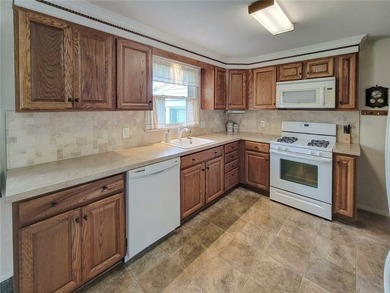 Welcome home to this meticulously maintained charmer! This home - photo 11