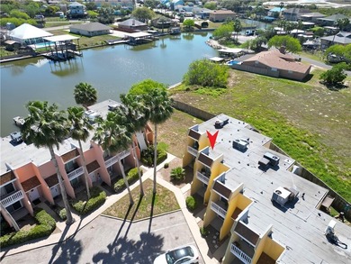 Don't overlook this well-maintained, fully furnished townhome - photo 1