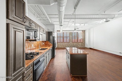 Beautifully renovated 1 bedroom/2 bathroom unit (2 underground - photo 12