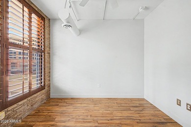 Beautifully renovated 1 bedroom/2 bathroom unit (2 underground - photo 15