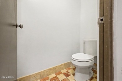 Beautifully renovated 1 bedroom/2 bathroom unit (2 underground - photo 20