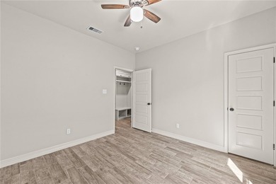 Designed with elevated finishes, a seamless open-concept layout - photo 22