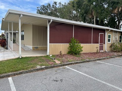 Extremely well maintained Palm Harbor Home with popular split - photo 5