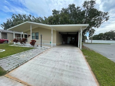 Extremely well maintained Palm Harbor Home with popular split - photo 6