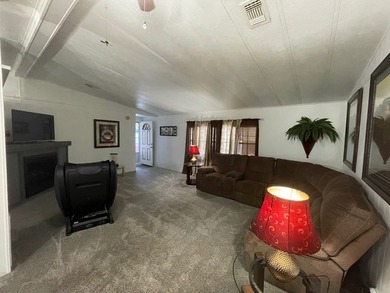Extremely well maintained Palm Harbor Home with popular split - photo 7