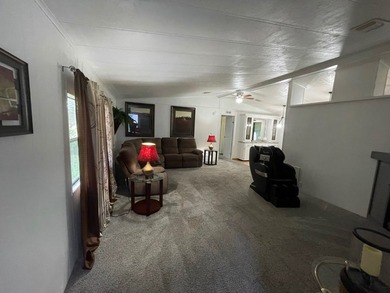 Extremely well maintained Palm Harbor Home with popular split - photo 8