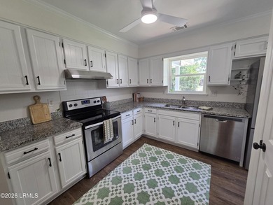 This move-in-ready 3-bed, 2-bath Beaufort home offers - photo 12
