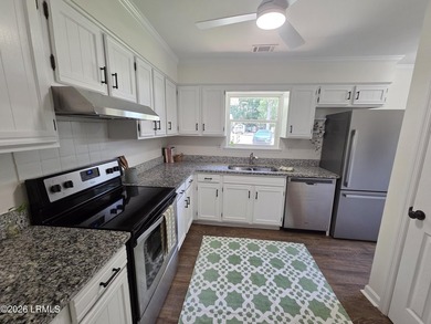 This move-in-ready 3-bed, 2-bath Beaufort home offers - photo 13