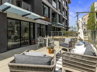 New York City Vibes! This cosmopolitan Jr. 2 bed home at the - photo 13