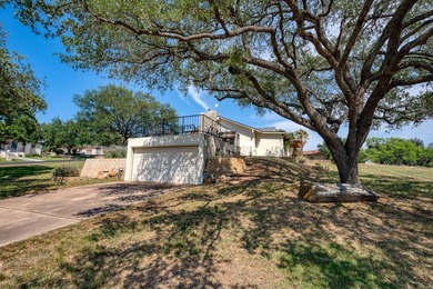 OWNER FINANCING AVAILABLE. This home is comfortable and private - photo 3