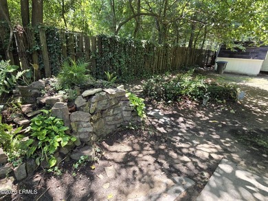 This move-in-ready 3-bed, 2-bath Beaufort home offers - photo 27