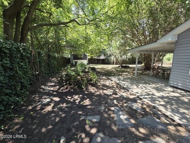 This move-in-ready 3-bed, 2-bath Beaufort home offers - photo 30