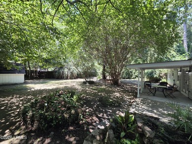 This move-in-ready 3-bed, 2-bath Beaufort home offers - photo 33