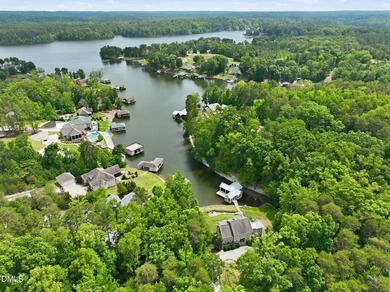 The dream lake house you have been waiting for that checks all - photo 9