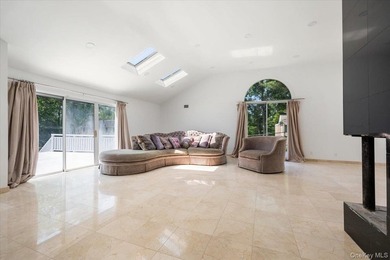 Welcome to this sprawling sunlit ranch with vaulted ceilings and - photo 4